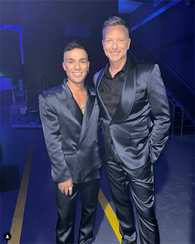 Anthony Callea and Tim Campbell backstage at Frankston Arts Centre.png